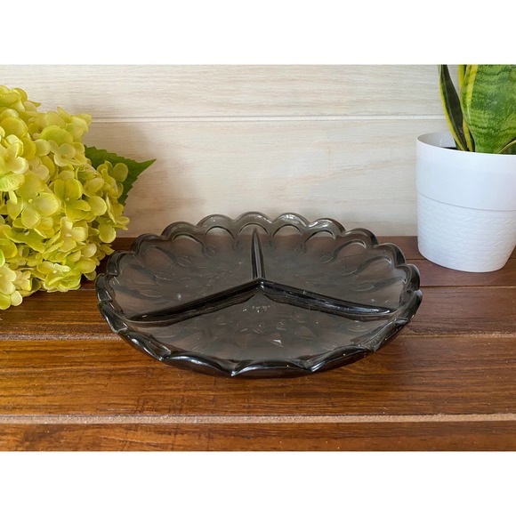 Vintage Smoke Gray Scalloped Divided Plate - Picture 2 of 4